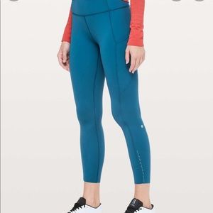 Lululemon blue color fast and free leggings 25in sz 6